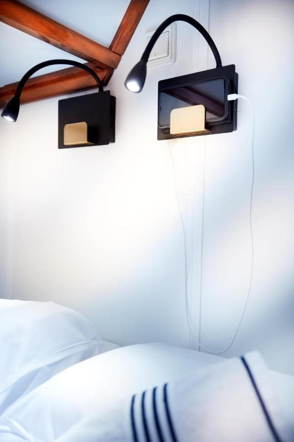 Segelschiff Loth Lorien Hotel ฮัมบูร์ก ภายนอก รูปภาพ