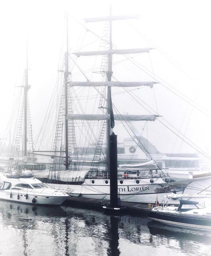 Segelschiff Loth Lorien Hotel ฮัมบูร์ก ภายนอก รูปภาพ
