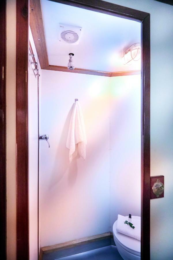 Segelschiff Loth Lorien Hotel ฮัมบูร์ก ภายนอก รูปภาพ