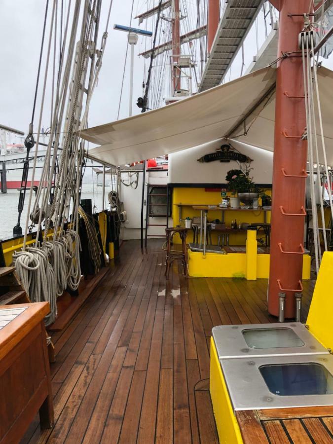 Segelschiff Loth Lorien Hotel ฮัมบูร์ก ภายนอก รูปภาพ